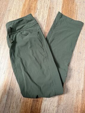 Columbia Women roll up pants, size 2 Short